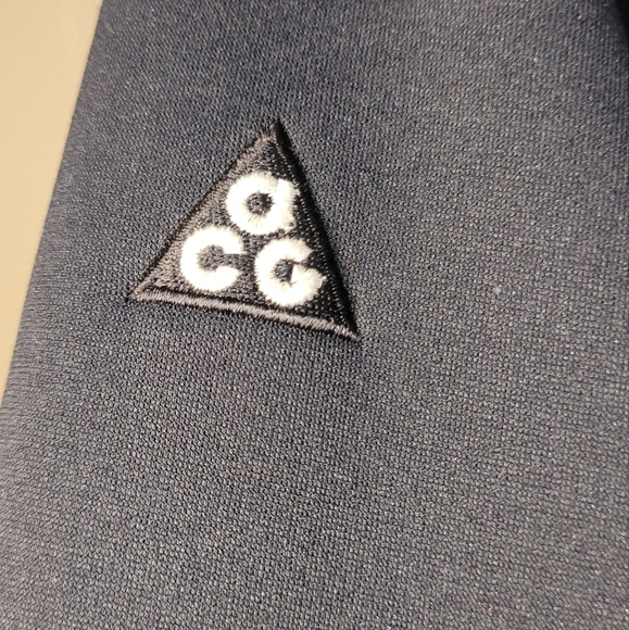 acg nikefit therma collared zip down medium black zippered pockets sweaterjacket - Picture 9 of 12